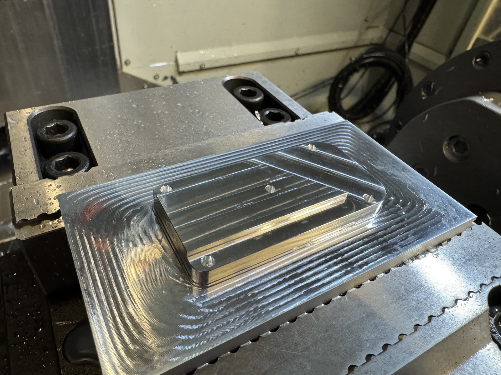 CNC obrađen metalni dio u MonteMachining radionici u Ulcinju