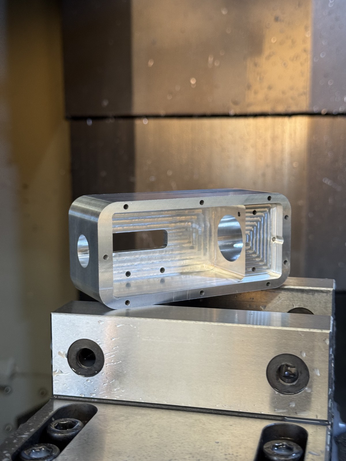 Detalj precizno CNC obrađenog komada