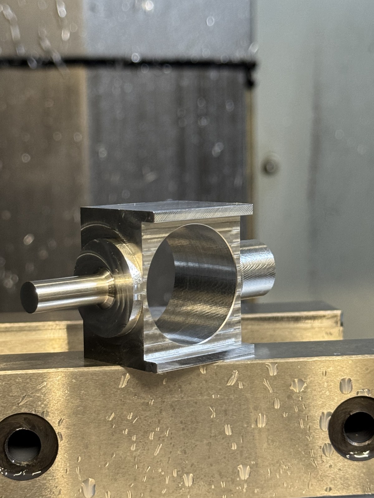 Aluminijumski CNC glodani dio izbliza